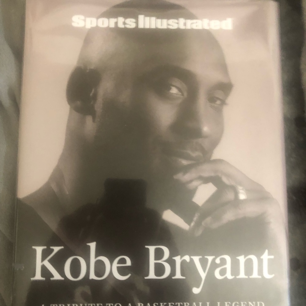 SPORTS ILLUSTRATED BOOK BIOGRAPHY OF KOBI THE BLACK MAMBA BRYANT.